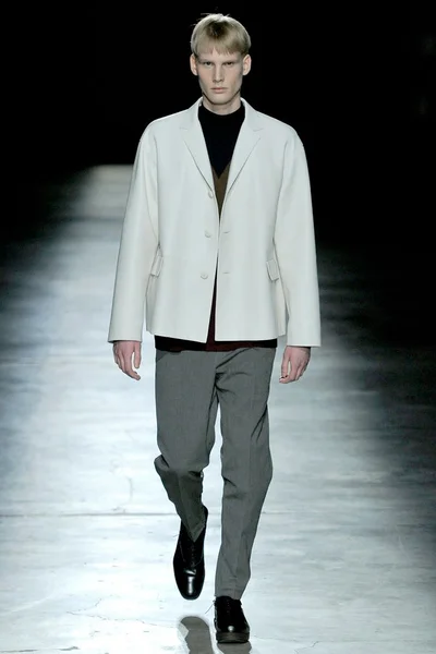 Look 10